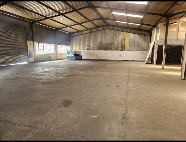 751M² WAREHOUSE TO LET IN WADEVILLE